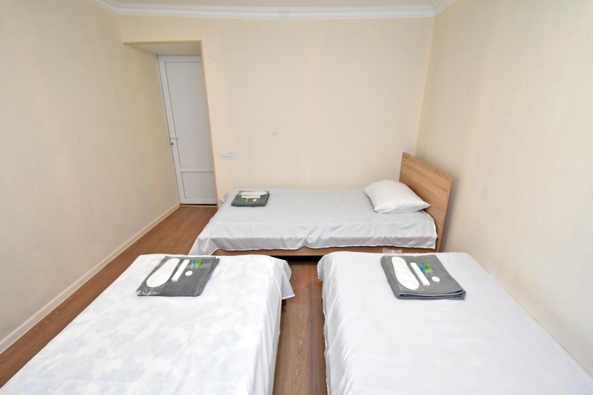 Aaaa Hotel Jereván Kültér fotó